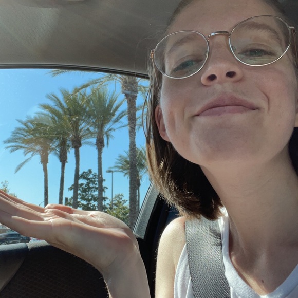 Meet your Posher, Ash - Picture 3 of 4